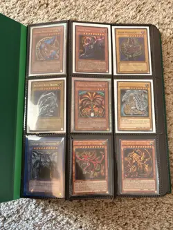 Yu-Gi-Oh! Collection Binder! 100% Full - 360 Cards - Vintage - Blue Eyes, DMG - Image 1