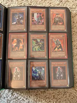 Yu-Gi-Oh! Collection Binder! 100% Full - 360 Cards - Vintage - Blue Eyes, DMG - Image 3