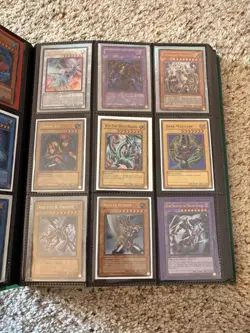 Yu-Gi-Oh! Collection Binder! 100% Full - 360 Cards - Vintage - Blue Eyes, DMG - Image 5