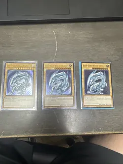 Yu-Gi-Oh Blue-Eyes White Dragon OP28-EN001 Ultimate Rare Playset Great Condition - Image 1