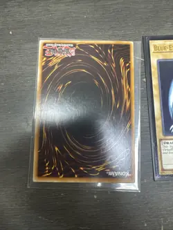 Yu-Gi-Oh Blue-Eyes White Dragon OP28-EN001 Ultimate Rare Playset Great Condition - Image 5