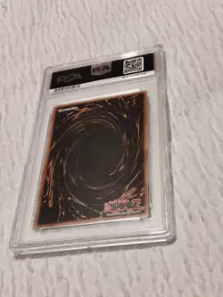 2018 Yu-Gi-Oh! Legendary Collection 1st Edition #EN001 Blue Eyes White Dragon - Image 2
