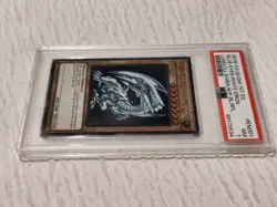 2018 Yu-Gi-Oh! Legendary Collection 1st Edition #EN001 Blue Eyes White Dragon - Image 3