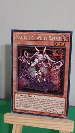 2025 Yugioh Maliss (P) White Rabbit MP25-EN122 Prismatic Secret Rare 1st Edition - Image 2