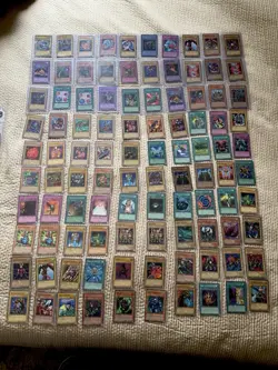 Yu-Gi-Oh 100 Card Lot LOB/SDK/SDY Era – Dark Magician + More (Mixed Condition) - Image 1