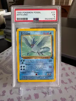 1999 POKEMON FOSSIL ARTICUNO UNLIMITED NON HOLO PSA 5 - Image 1