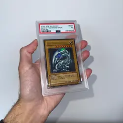 Blue Eyes White Dragon SDK-E001 (PSA 5) YuGiOh Card - Starter Deck Kaiba. - Image 1