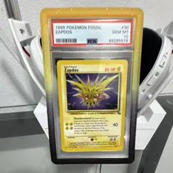 Pokemon Zapdos Fossil Unlimited Rare Regular 30/62 PSA 10 Gem Mint - Image 1