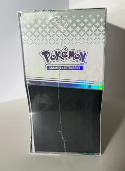 Pokemon ETB Karmesin & Purpur Prismatische Entwicklungen DE - Image 4