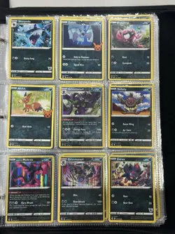 Binder with 700+ Pokemon cards - Image 5