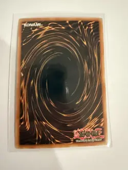 YuGiOh Dark Magician Gold Rare 1st Edition MAGO-EN002 NM - Image 2