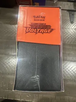 Pokemon TCG: Sword & Shield Vivid Voltage Elite Trainer Box (ETB) - Image 4