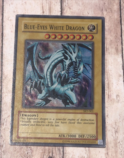 Blue-Eyes White Dragon Yugioh Card SKE-001 Super Rare Unlimited 1996 Creasing - Image 1