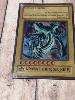Blue-Eyes White Dragon Yugioh Card SKE-001 Super Rare Unlimited 1996 Creasing - Image 5