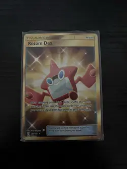 Pokemon Rotom Dex Trainer-Item SM Base Set Secret Rare 159/149 Holo Full Art - Image 1