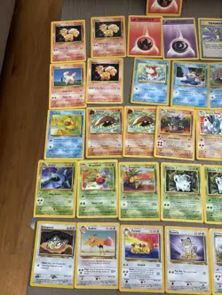41 Pokemon 1995 Base Set & Fossil Lot Mixed Vintage Cards - Image 2