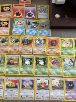 41 Pokemon 1995 Base Set & Fossil Lot Mixed Vintage Cards - Image 3
