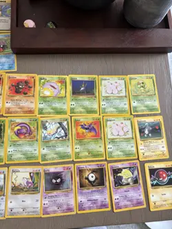 41 Pokemon 1995 Base Set & Fossil Lot Mixed Vintage Cards - Image 4