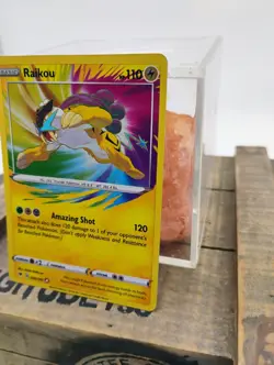 Raikou 050/185 Vivid Voltage Rare Holo Pokemon Card NM - Image 2