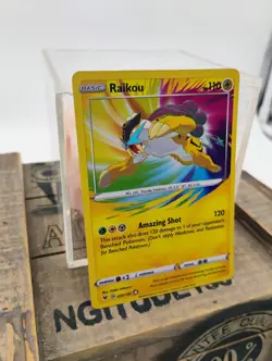 Raikou 050/185 Vivid Voltage Rare Holo Pokemon Card NM - Image 3