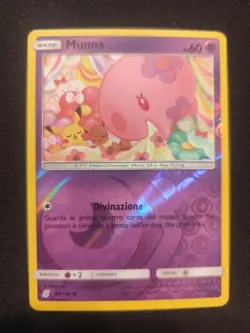Carta Pokemon PSA MUNNA PIKACHU EEVEE HOLO REVERSE 88/236 SET SINTONIA MENTALE V - Image 1