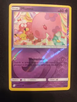 Carta Pokemon PSA MUNNA PIKACHU EEVEE HOLO REVERSE 88/236 SET SINTONIA MENTALE V - Image 2