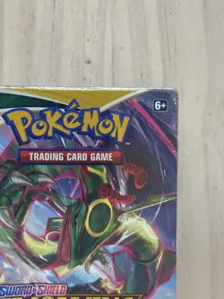 Pokemon TCG Sword & Shield Evolving Skies Build & Battle Box Sealed New - Image 4