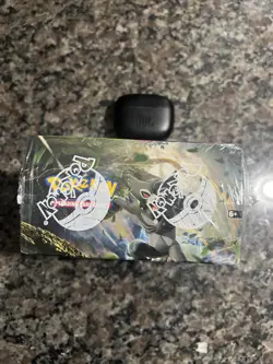 Pokemon TCG: Sword & Shield - Vivid Voltage Booster Box 820650817496 - Image 4