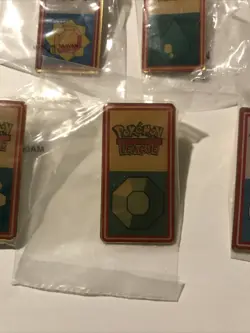 Pokemon SET OF 5 BADGES League Still Sealed Vintage Rare Wizards 1999/2000 - Image 3