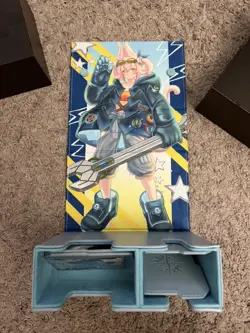 Tapiocards Kitt, Inventor Extraordinaire Deck Box + Field Center - Yu-Gi-Oh - Image 1