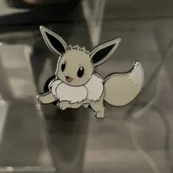Pokemon TCG: Eevee badge / pin (Pokemon GO Radiant Eevee Collection Box) - Image 1
