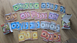 100x Pokemon Energie inkl. selt. Feen-Energien in Ultra Pro Sleeves & Deckbox - Image 1