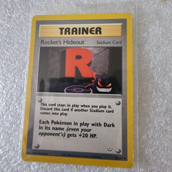 2000 POKEMON ROCKET'S HIDEOUT TRAINER TRADING CARD - Image 1