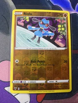 Pokemon TCG Vivid Voltage Reverse Holo Riolu 090/185 - Image 1