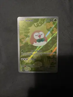 Pokemon Rowlet Illustration Rare Full Art Near Mint Perfect Order 090/088 - Image 1
