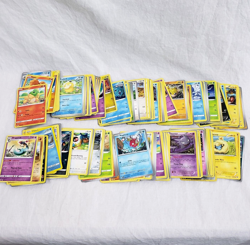 Lot of 250 Pokemon Cards Pokemon - Image 1