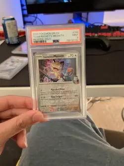 2025 Pokemon DRI EN TEAM ROCKETS MEOWTH REVERSE HOLO - Image 1