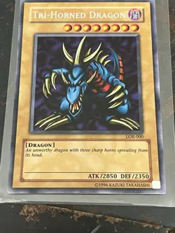 Tri-Horned Dragon - LOB-000 - Secret Rare - Unlimited 2002 • NM / MINT - Image 1