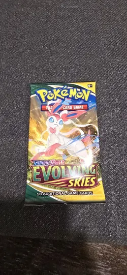 2021 POKEMON SWORD & SHIELD EVOLVING SKIES SEALED PACK - Image 1