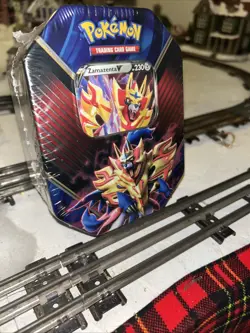 Pokemon TCG: Hidden Fates Tin (45 Cards) Zamazenta 820650804816 - Image 1