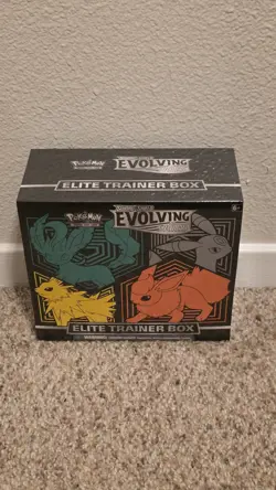 Pokemon TCG Sword & Shield Evolving Skies Elite Trainer Box Umbreon Sealed - Image 1
