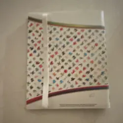 Pokemon TCG Scarlet & Violet 151 Mew 9-Pocket Album Binder w/ Elastic Strap - Image 2