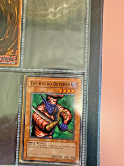 Yu-Gi-Oh! Vintage 1996 Collectible Card Binder with Cards - Image 3