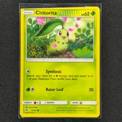 Chikorita - 5/214 - Common - Miscut Error - Lost Thunder - Pokemon Card - NM/M - Image 1