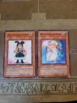 YUGIOH WHITE MAGICIAN PIKERU + EBON MAGICIAN CURRAN SD6 COMMON 1ST ED NM - Image 2
