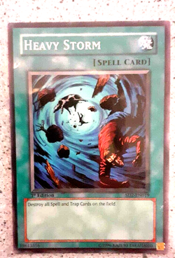 Yu-Gi-Oh - HEAVY STORM - SD2-EN019 - 1st Edition - NM - Comon - (M729) - Image 1