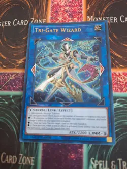 Yugioh Tri-Gate Wizard SDCL-EN042 Ultra Rare 1st Edition Near Mint - Image 1