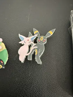 Umbreon & Espeon Card Sleeves with Pins and Figurine - Prismatic Evolutions - Image 3