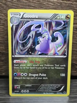 Goodra - 77/119 - COSMOS HOLO - XY Phantom Forces - Pokemon TCG - LP - Image 1