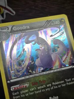 Goodra - 77/119 - COSMOS HOLO - XY Phantom Forces - Pokemon TCG - LP - Image 2